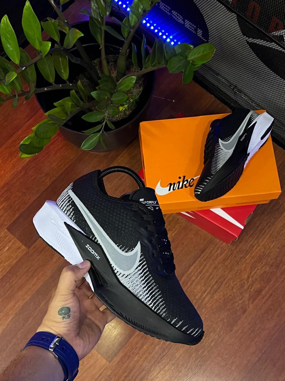 COLECCÍON NIKE VAPORFLY 3 + CAJA