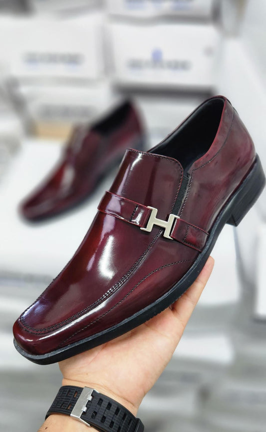 FINO CALZADO EN CUERO RIVIERA