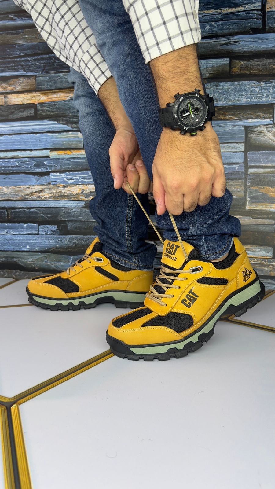 ZAPATILLA CAT CUERO CORTE BAJO