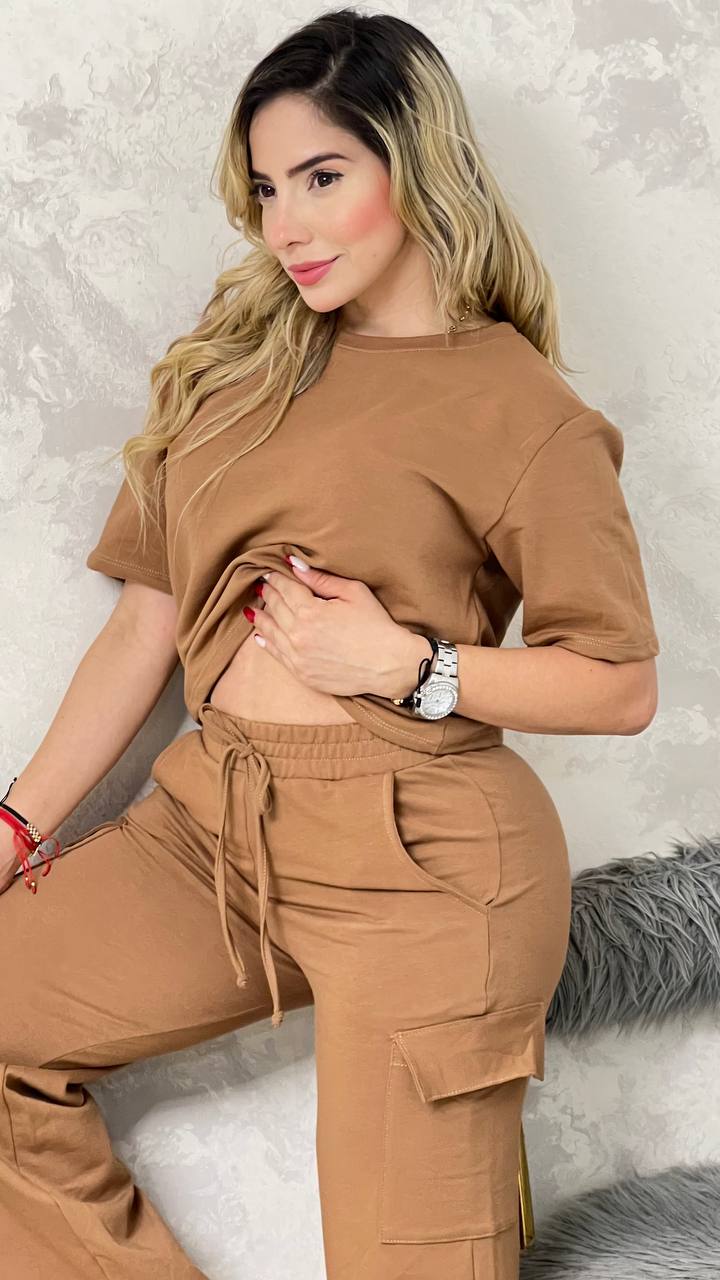 Conjunto blusón bota campana cargo