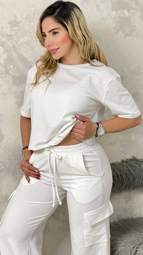 Conjunto blusón bota campana cargo
