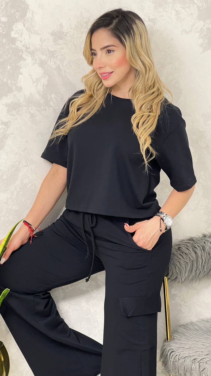 Conjunto blusón bota campana cargo