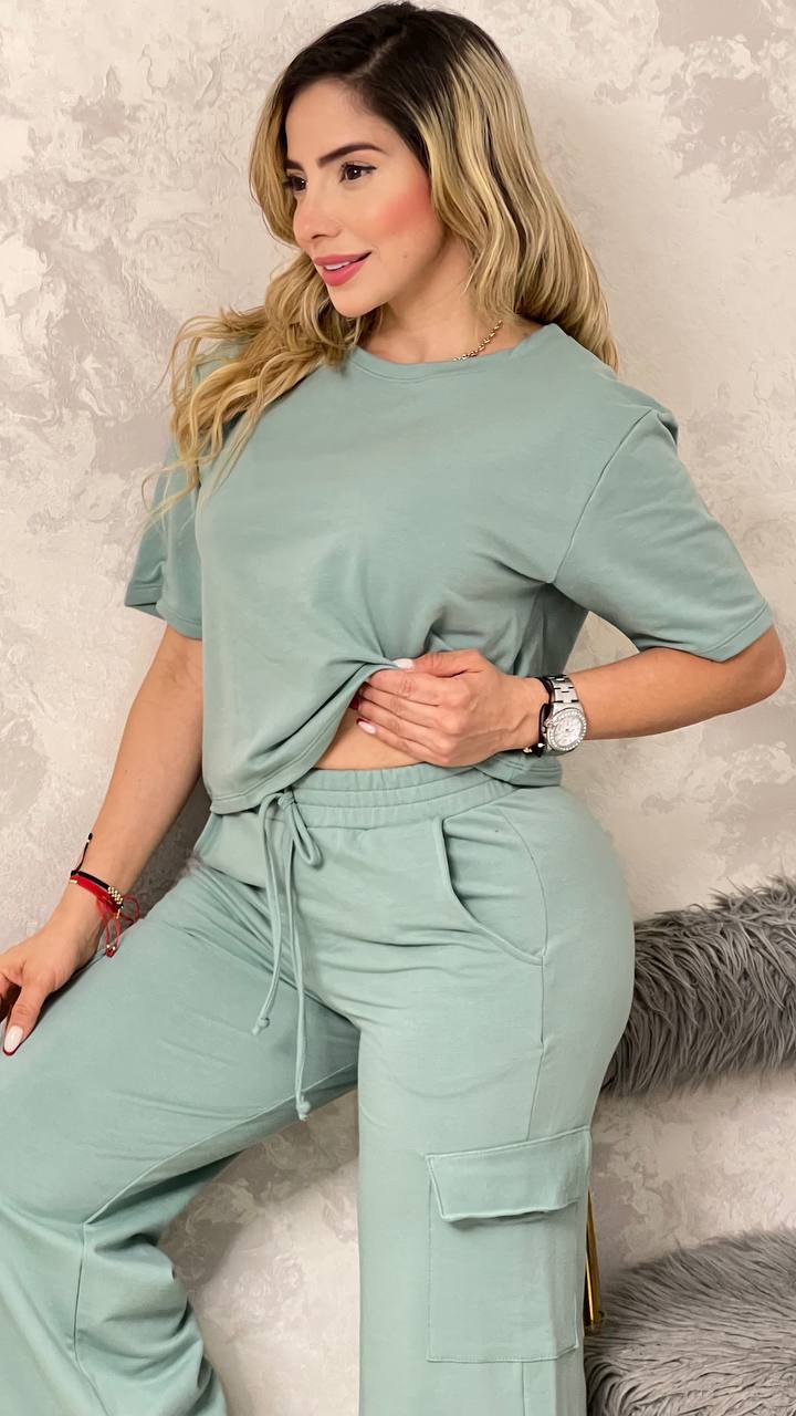 Conjunto blusón bota campana cargo