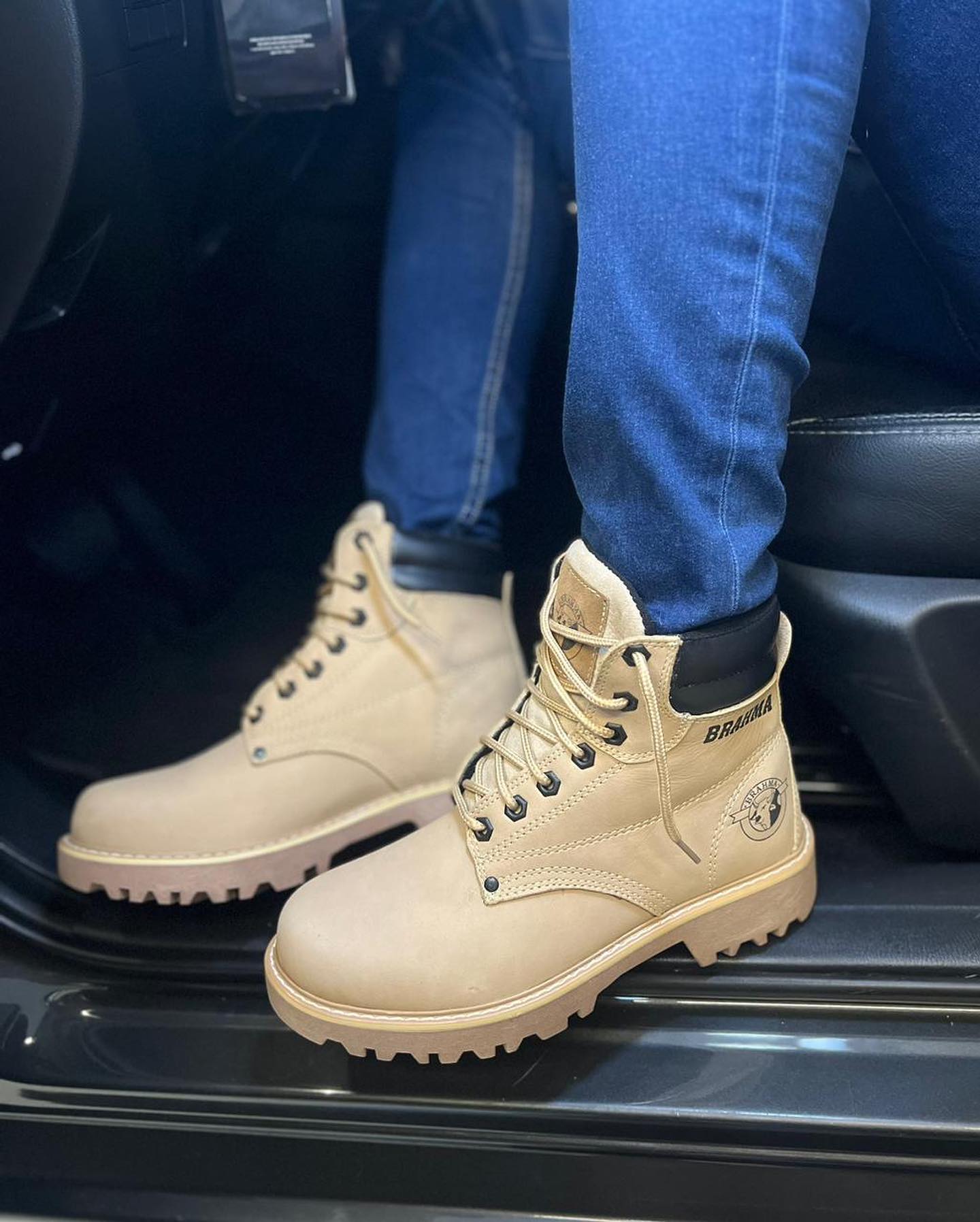 BOTA BRAHMA CLASICA CUERO + CAJA